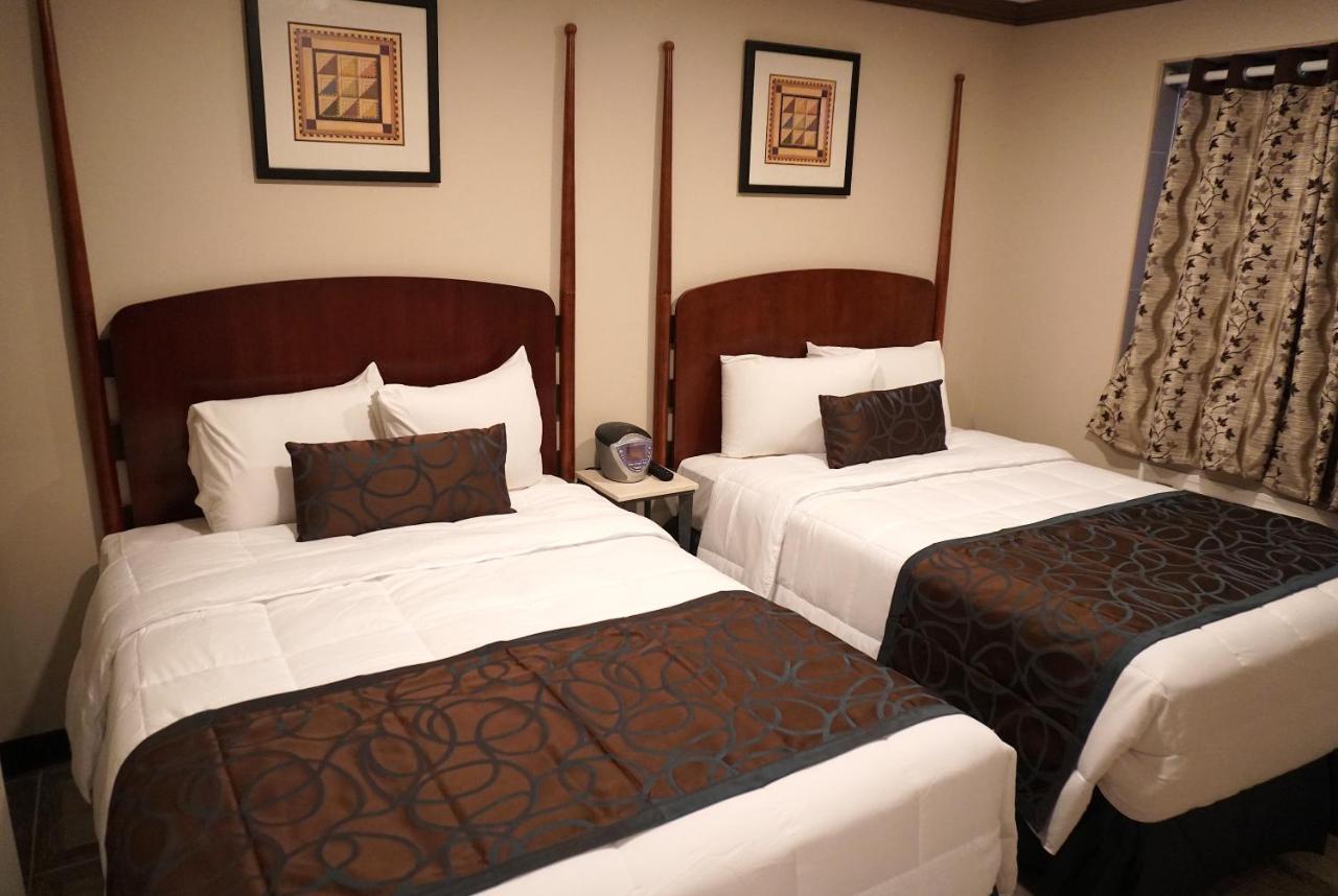 Deluxe Junior Suite at Beachside Resort