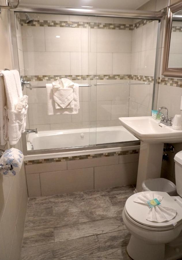 Deluxe Junior Suite at Beachside Resort