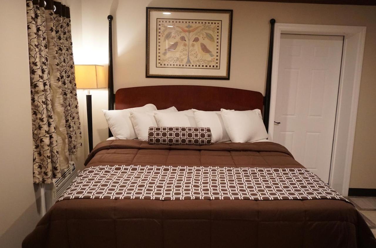 Deluxe Junior Suite at Beachside Resort