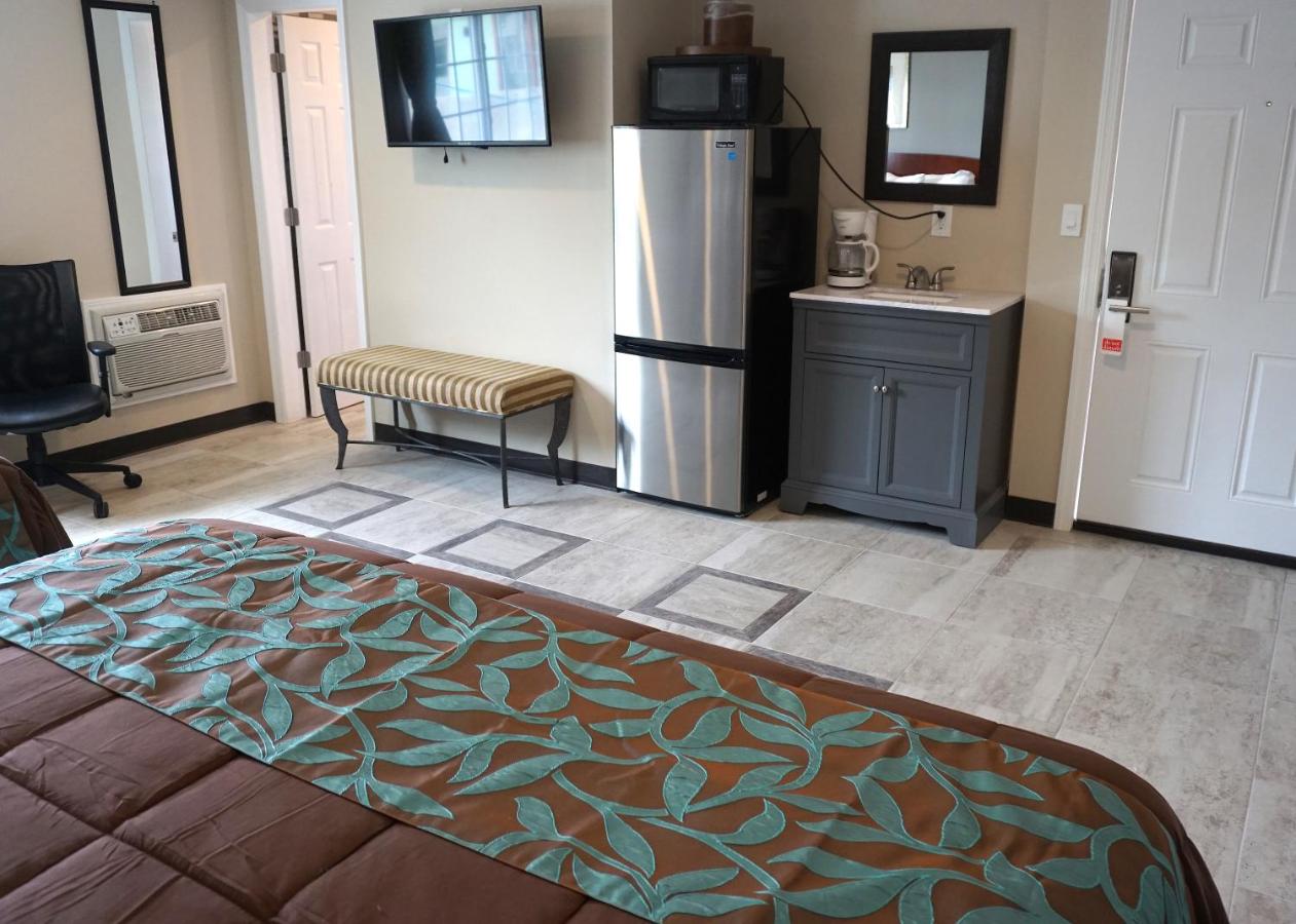 Deluxe Double King Room at Beachside Resort