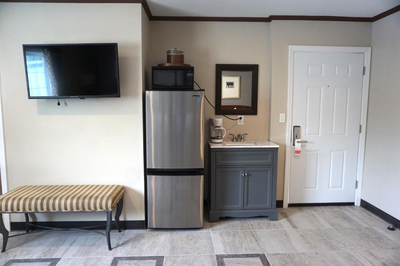 Deluxe Double King Room at Beachside Resort