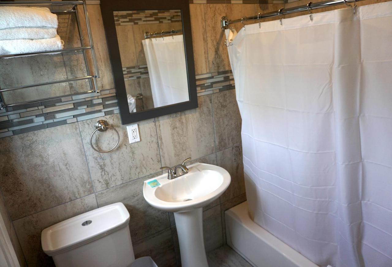 Deluxe Double King Room at Beachside Resort