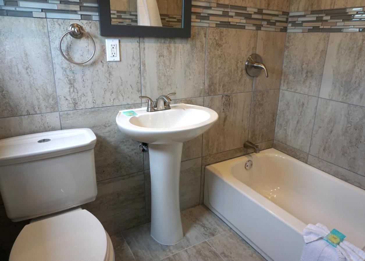 Deluxe Double King Room at Beachside Resort