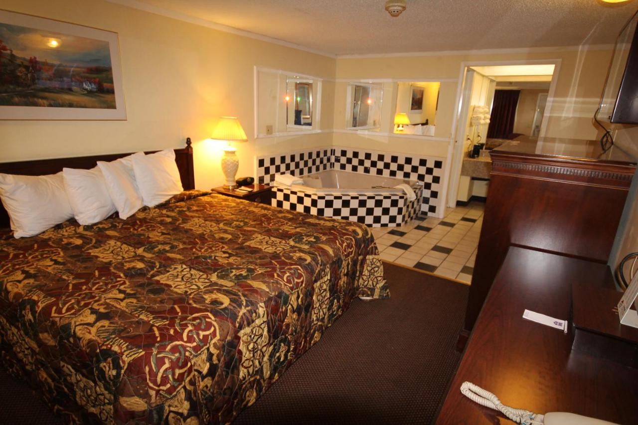| Apple Tree Inn