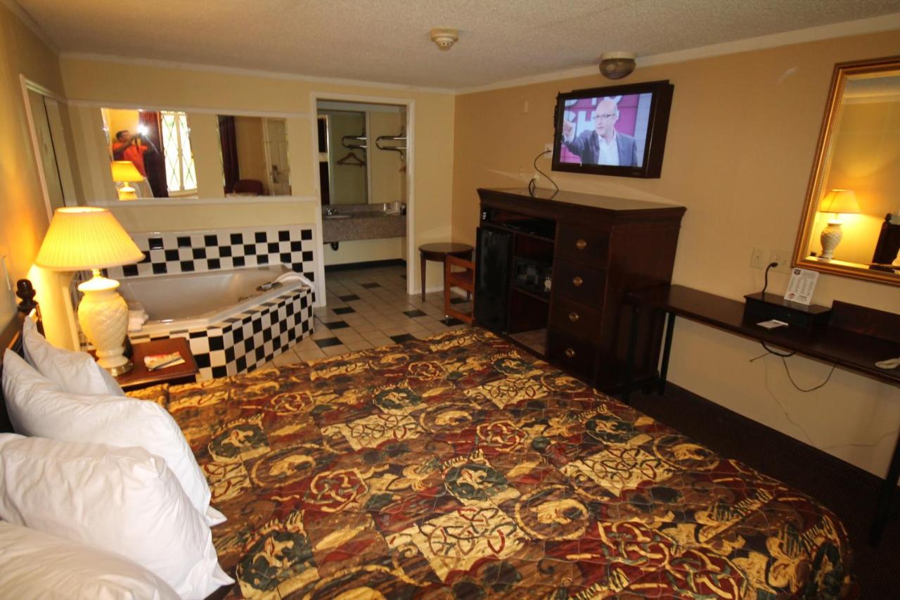 | Apple Tree Inn