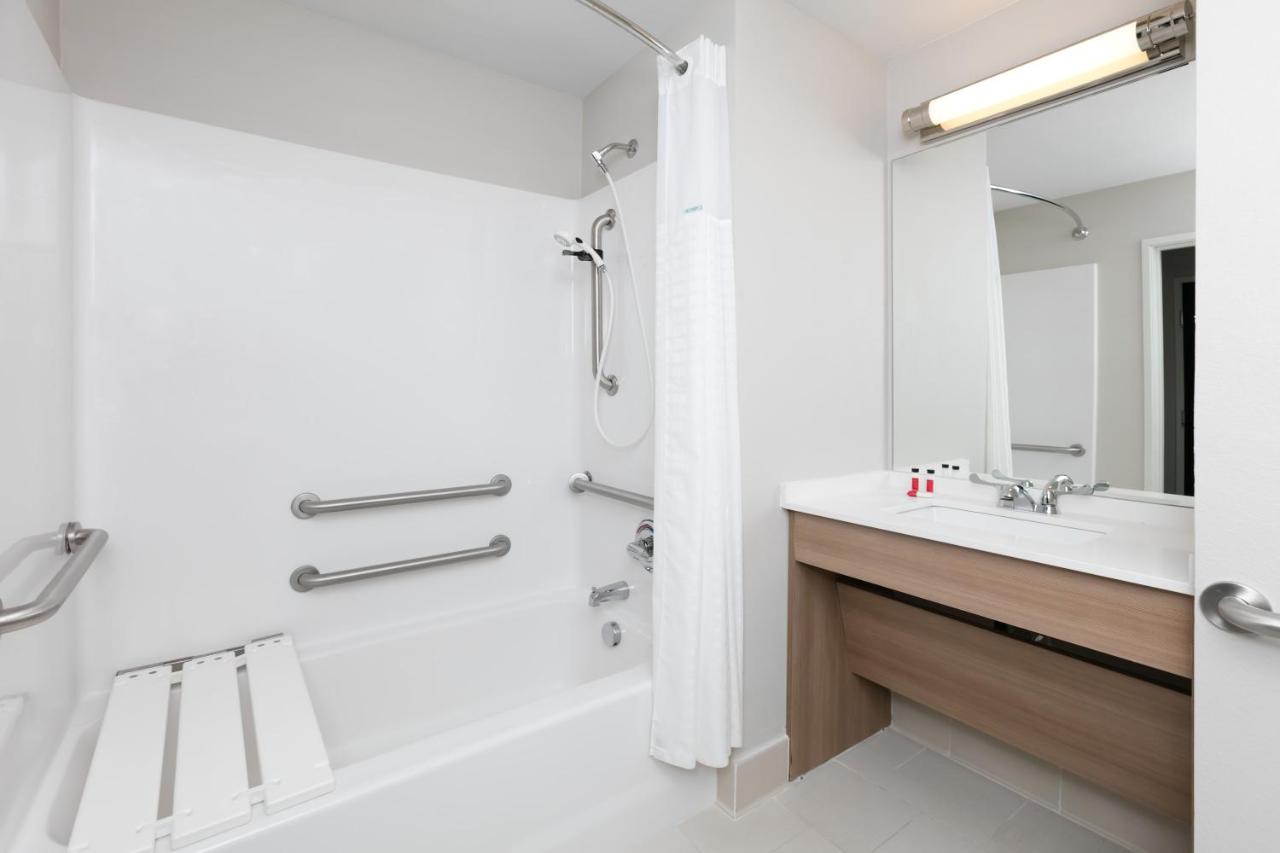 1 Queen Bed, Mobility/Hearing Access Studio Suite, Tub w/ Grab Bars, Non-Smoking at Microtel Inn and Suites by Wyndham Monahans