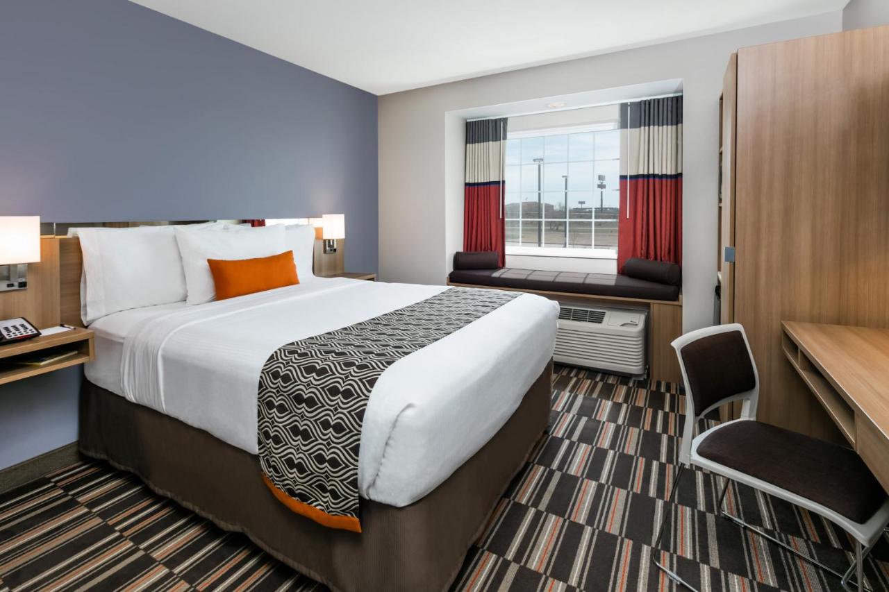 Queen Room - Non-Smoking at Microtel Inn and Suites by Wyndham Monahans