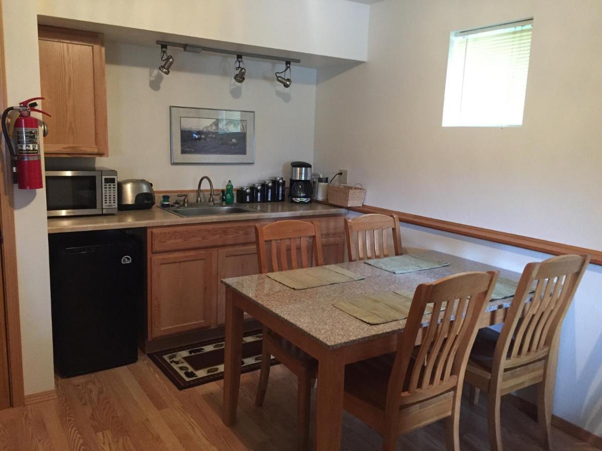 | Bears Den Alaska Lodging