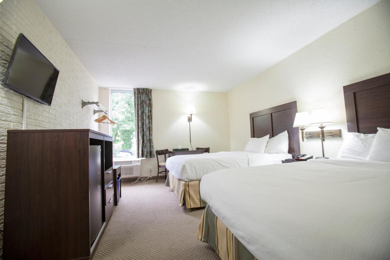  Double Room with Two Double Beds - Non-Smoking at Inns Of Virginia - Arlington