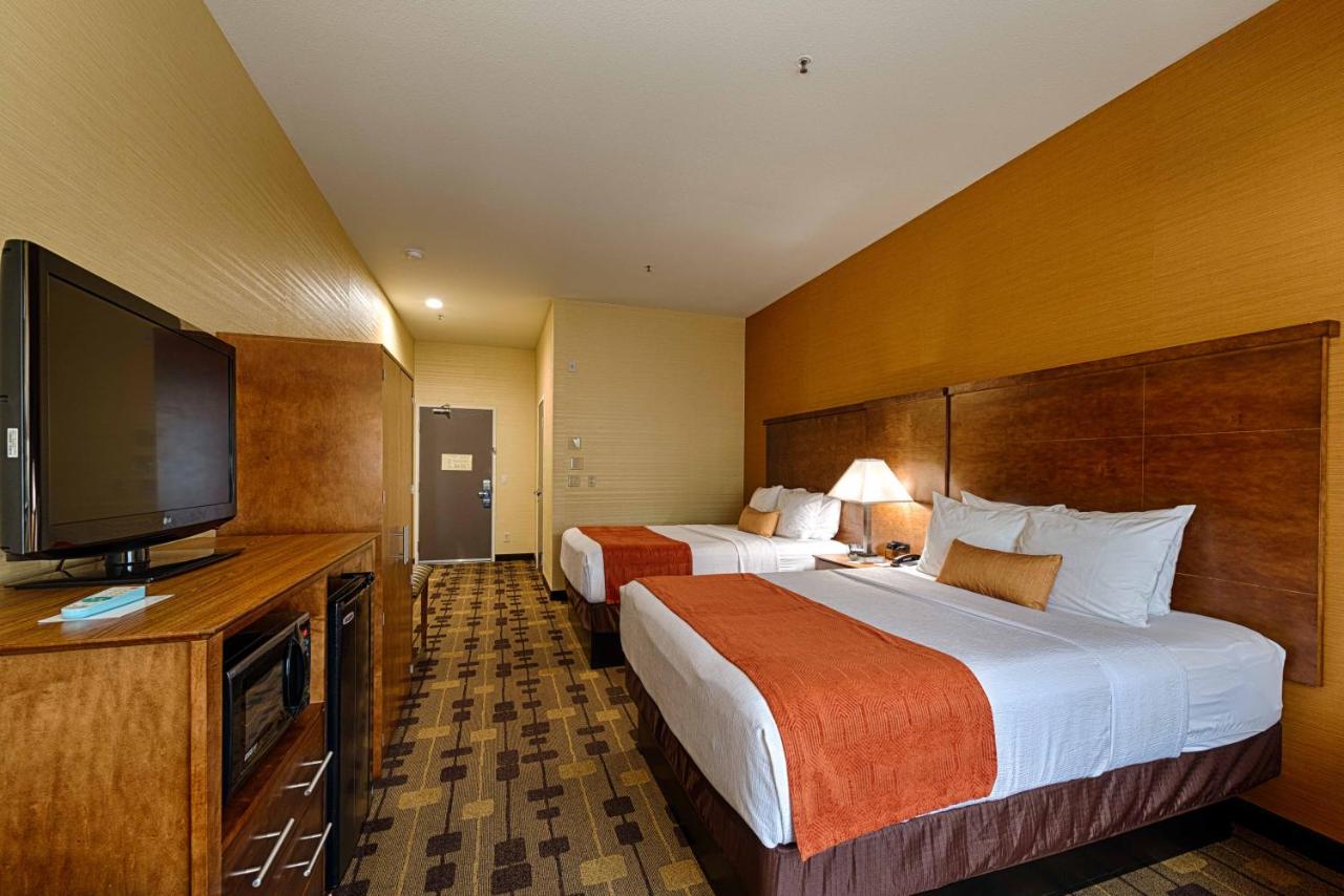 Queen Room with Two Queen Beds and Roll-In Shower - Disability Access at Best Western Plus Delta Inn & Suites