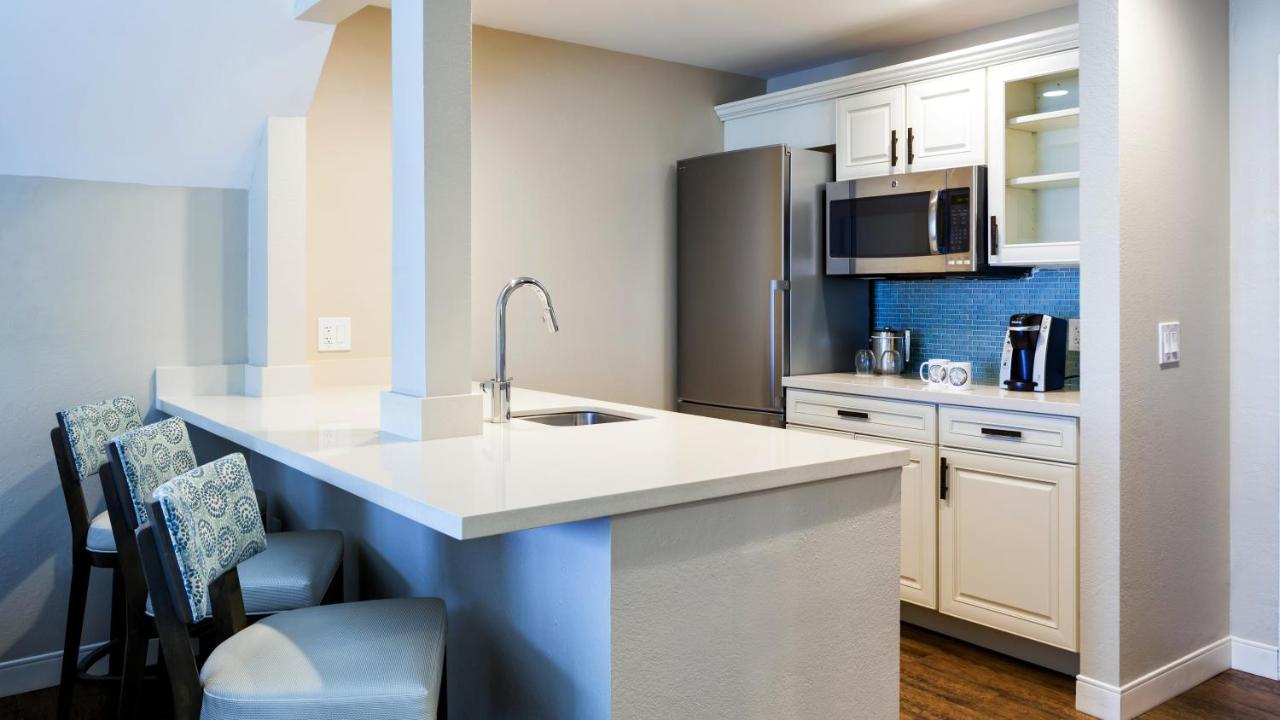 Two Bedroom Ocean Front Suite, Two King Beds at Sunset Key Cottages