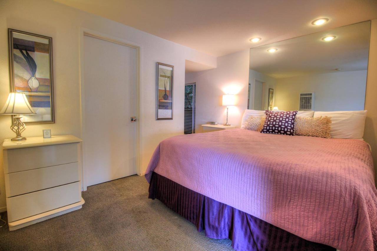 | Baywood Inn Bed & Breakfast