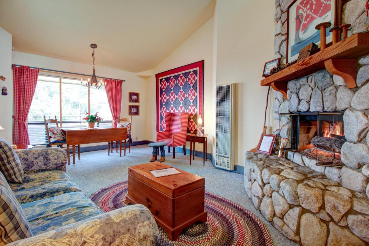 | Baywood Inn Bed & Breakfast
