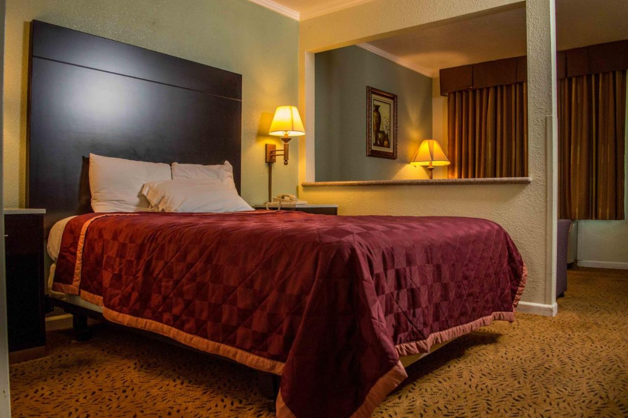 | Executive Inn & Suites Sacramento