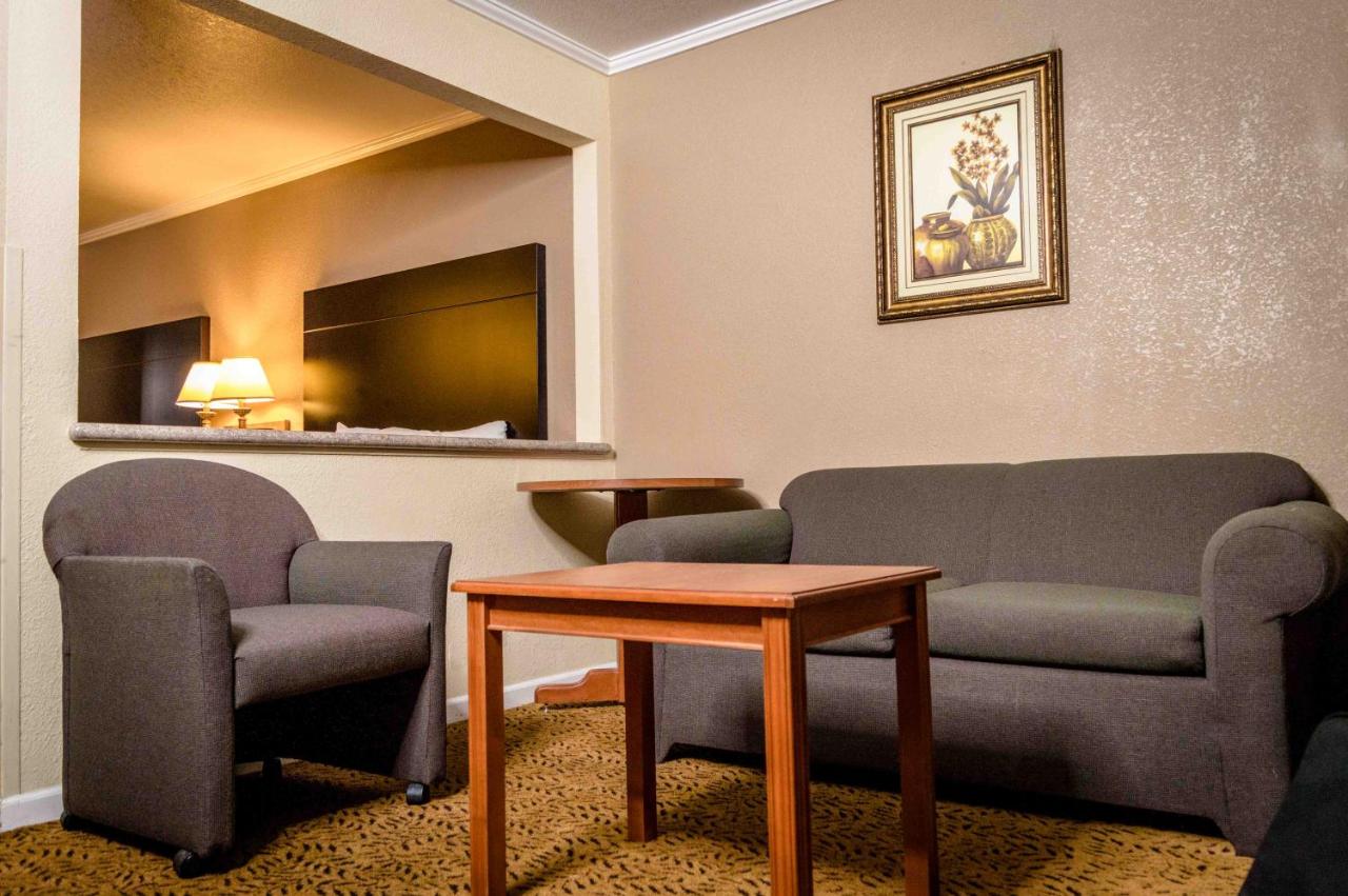 | Executive Inn & Suites Sacramento