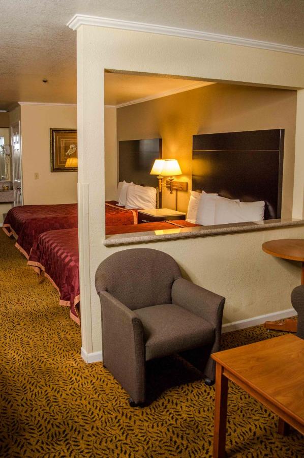 | Executive Inn & Suites Sacramento