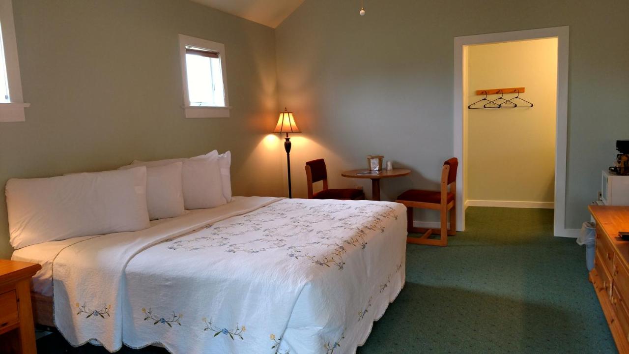| Spruce Lane Lodge and Cottages