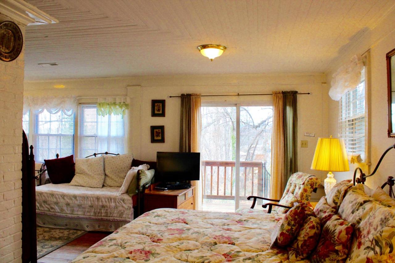 | Oakland Cottage Bed and Breakfast