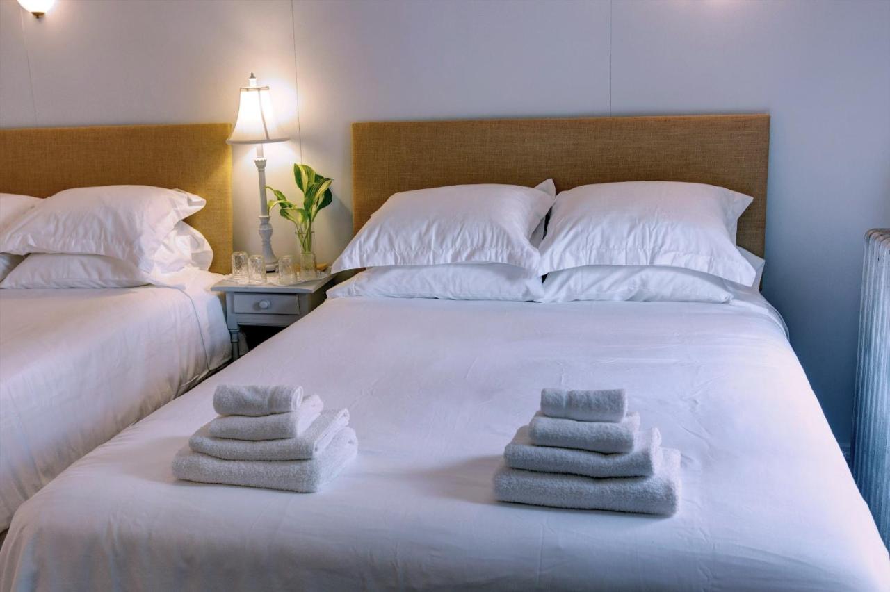 | Pine Hill Arms Hotel