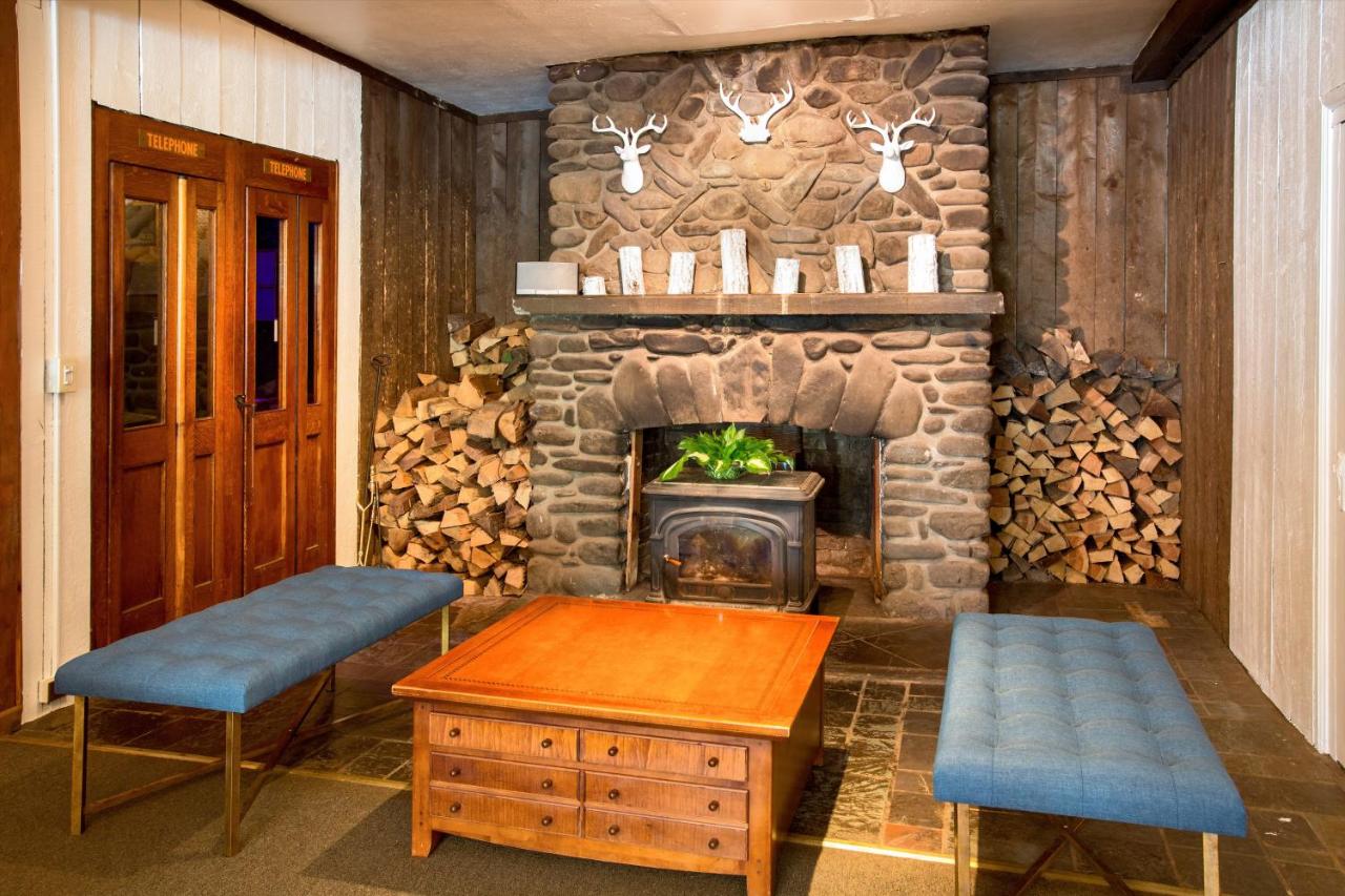 | Pine Hill Arms Hotel