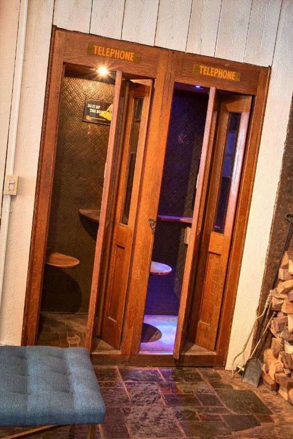 | Pine Hill Arms Hotel