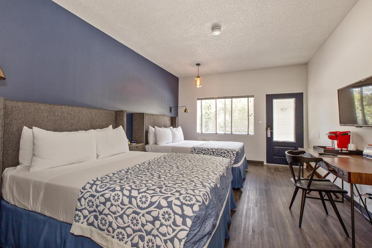 Standard Queen Room with Two Queen Beds at Sideways Inn