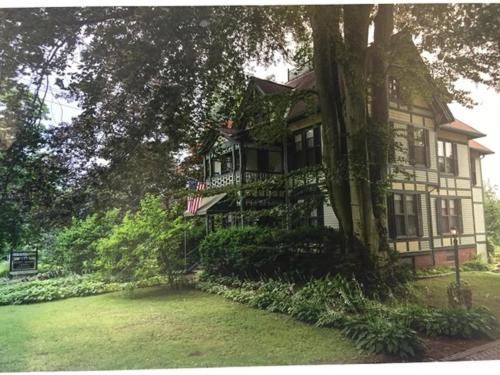 | Allen House Inn