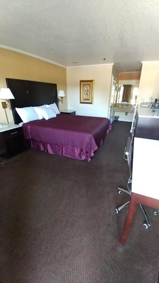 | Executive Inn & Suites Sacramento