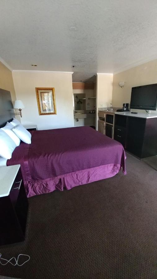 | Executive Inn & Suites Sacramento