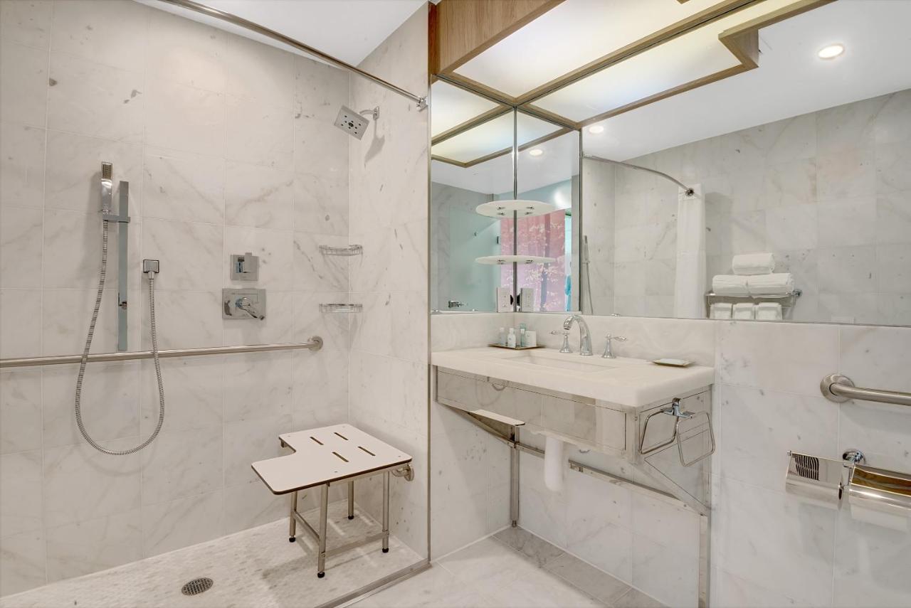 Deluxe King Room with Roll-In Shower - Mobility/Hearing Accessible - Non-Smoking at Wyndham Garden Brooklyn Sunset Park