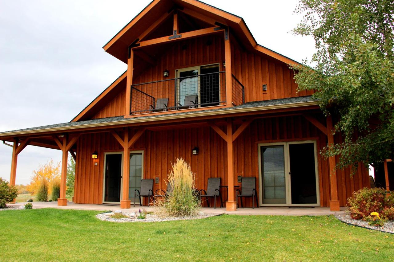 | Gallatin River Lodge