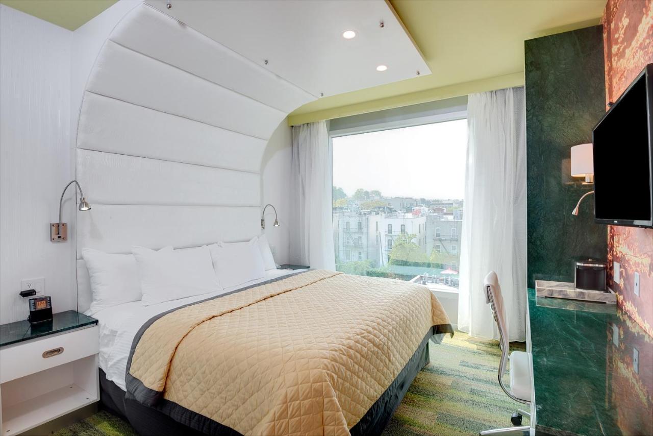 Deluxe King Room with Roll-In Shower - Mobility/Hearing Accessible - Non-Smoking at Wyndham Garden Brooklyn Sunset Park
