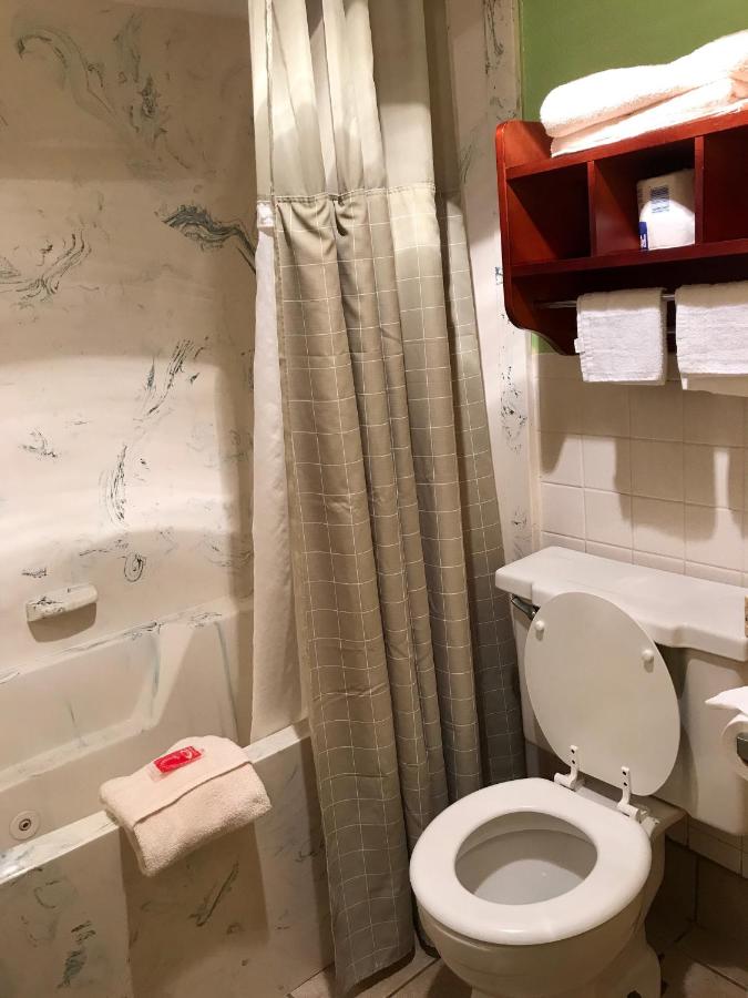 Double Room with Two Double Beds at Milan Inn & Suites