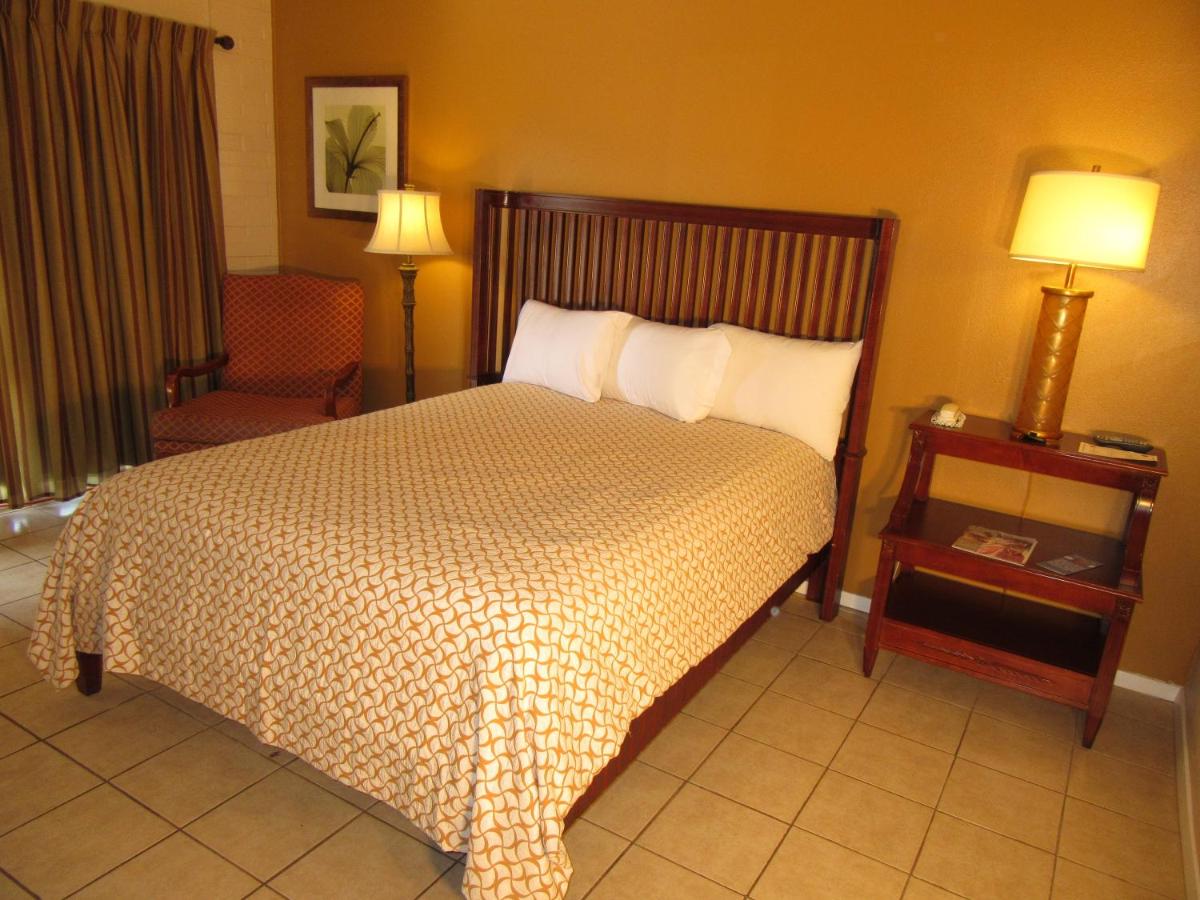  | El Patio Inn