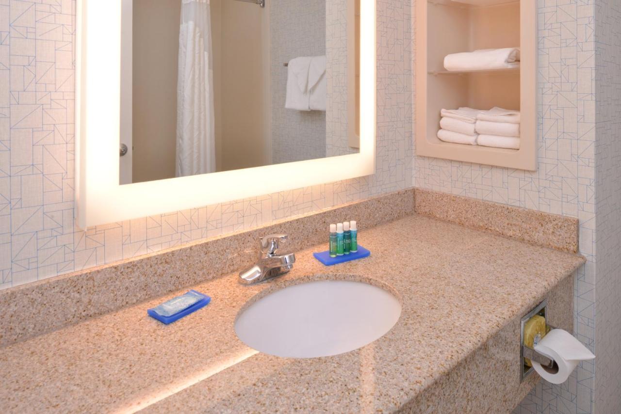 | Holiday Inn Express Mineral Wells, an IHG Hotel