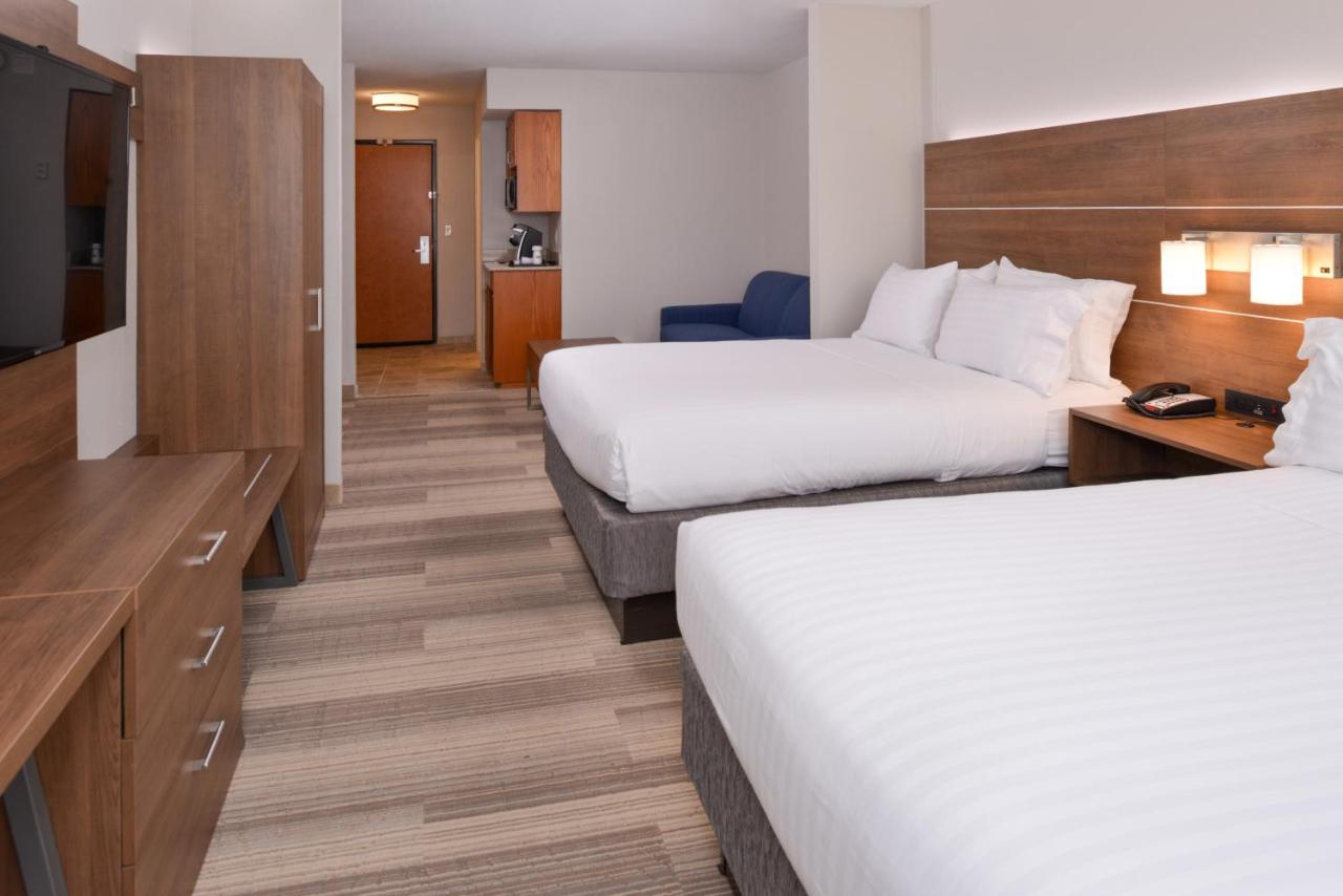| Holiday Inn Express Mineral Wells, an IHG Hotel