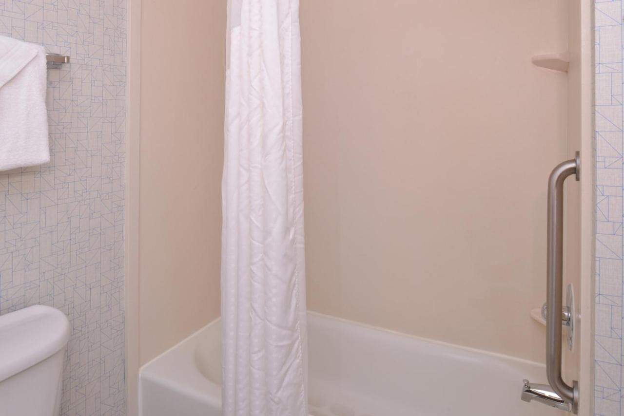 | Holiday Inn Express Mineral Wells, an IHG Hotel