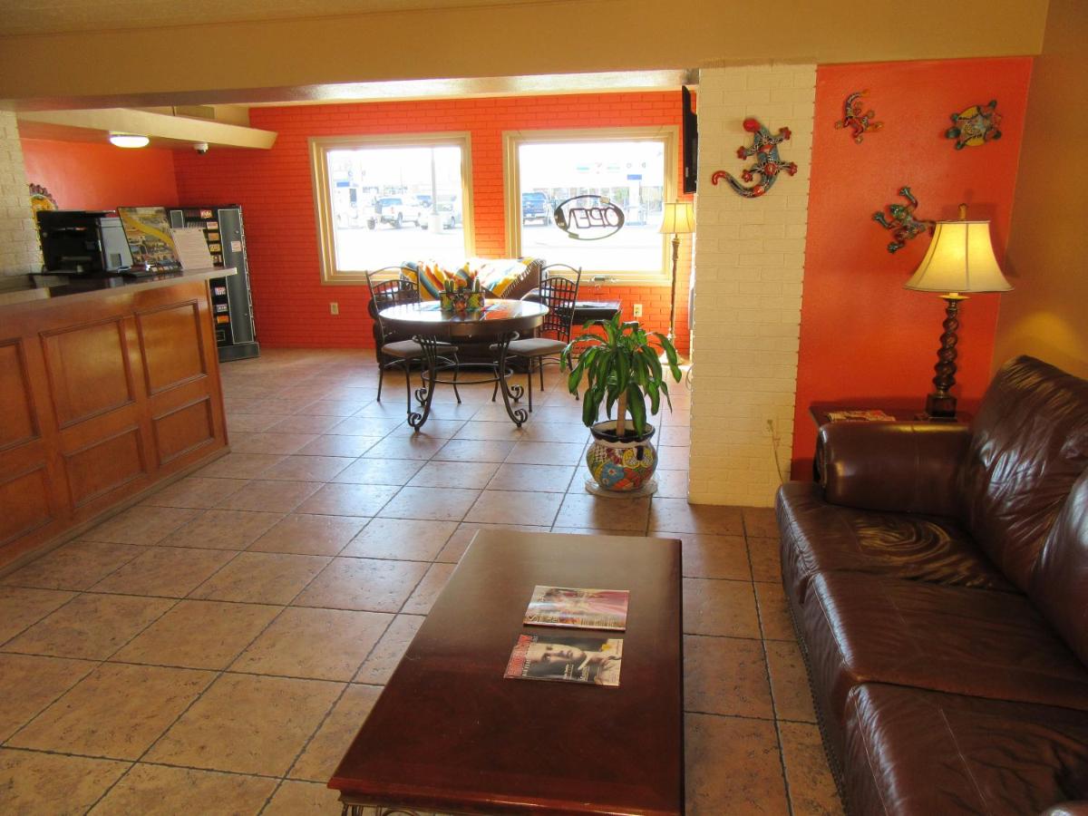 | El Patio Inn