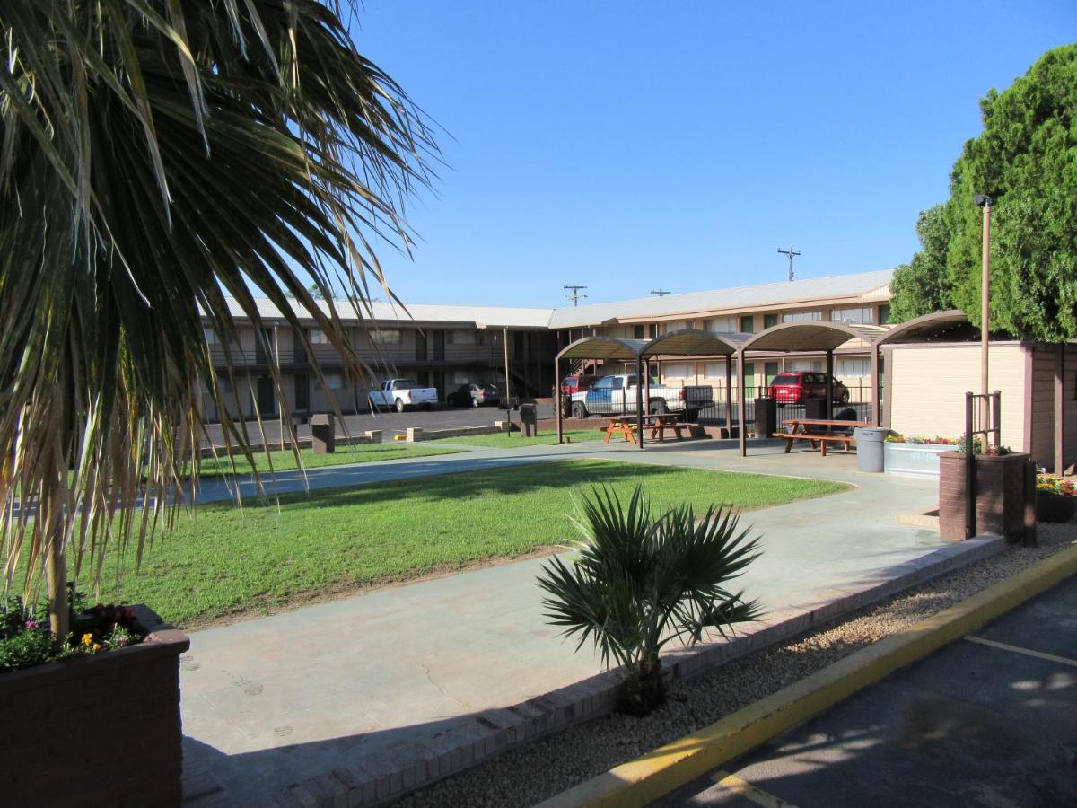 | El Patio Inn