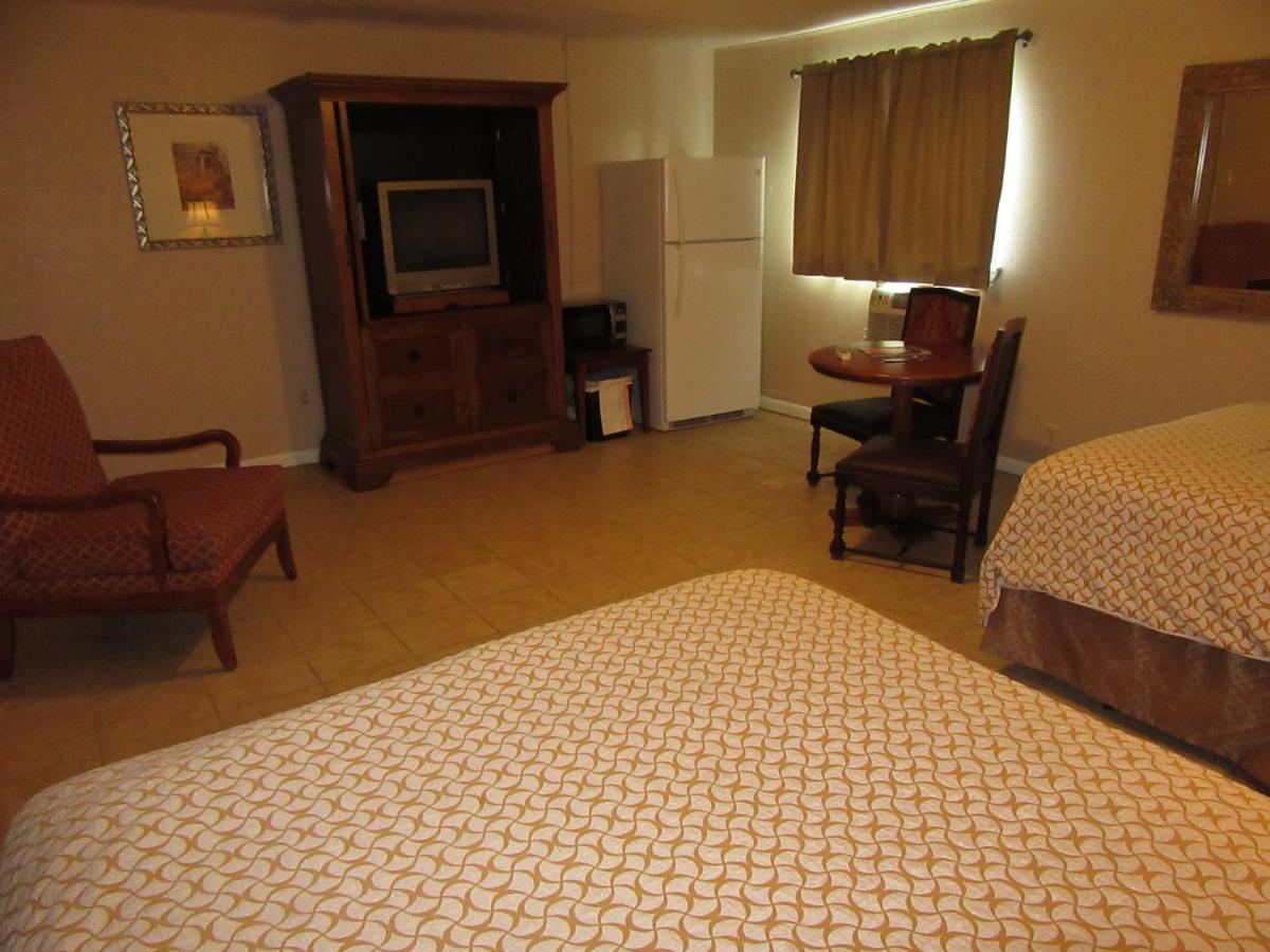 | El Patio Inn