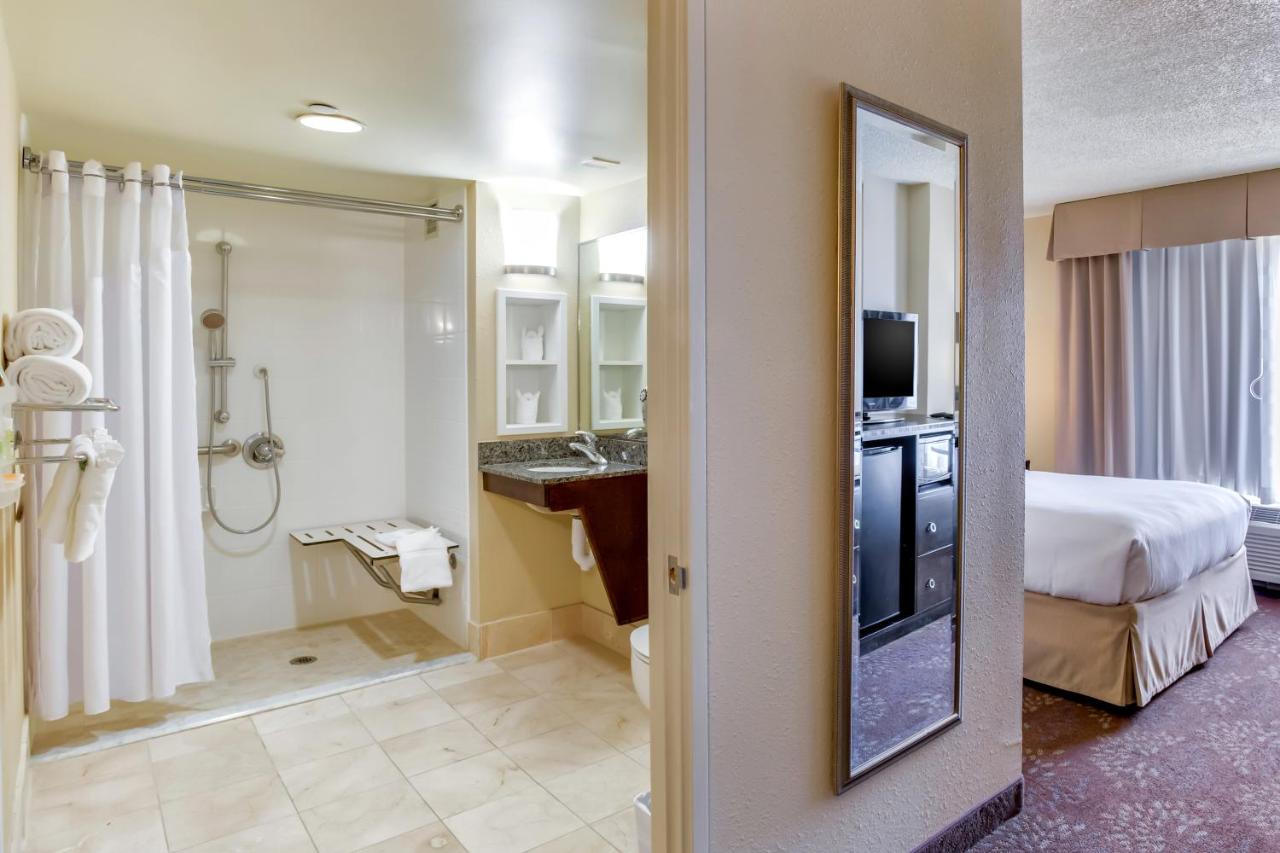 | Holiday Inn Indianapolis North-Carmel, an IHG Hotel