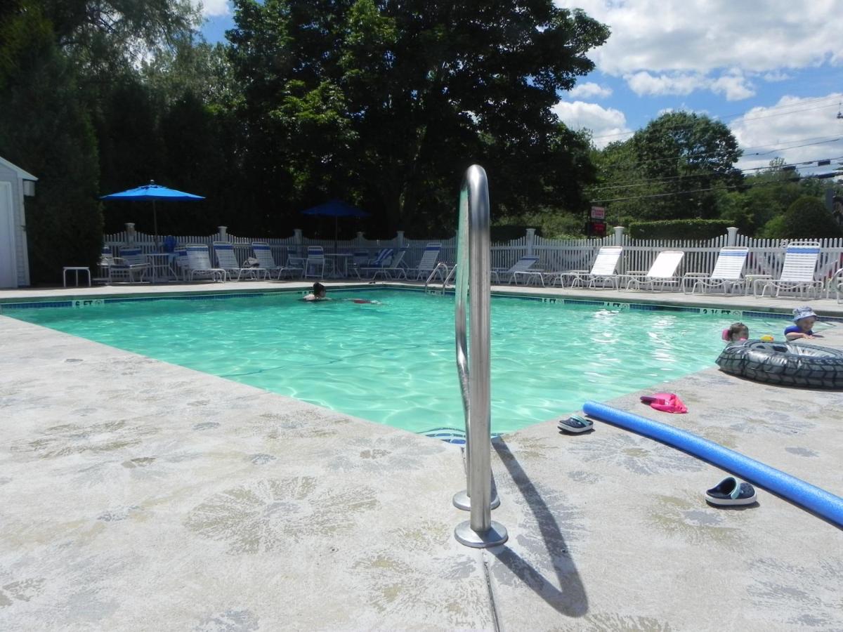  | Elmwood Resort Hotel
