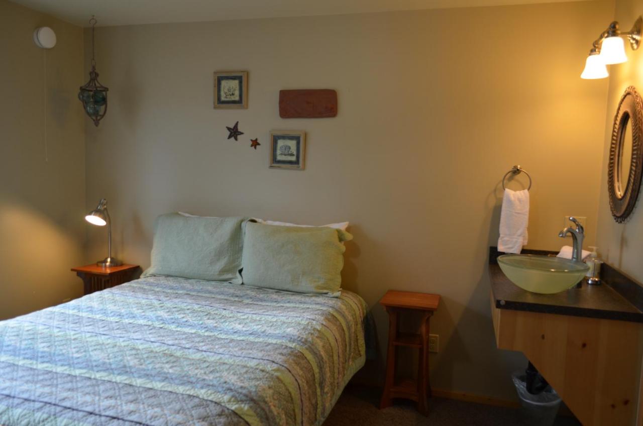 | Bay Avenue Inn