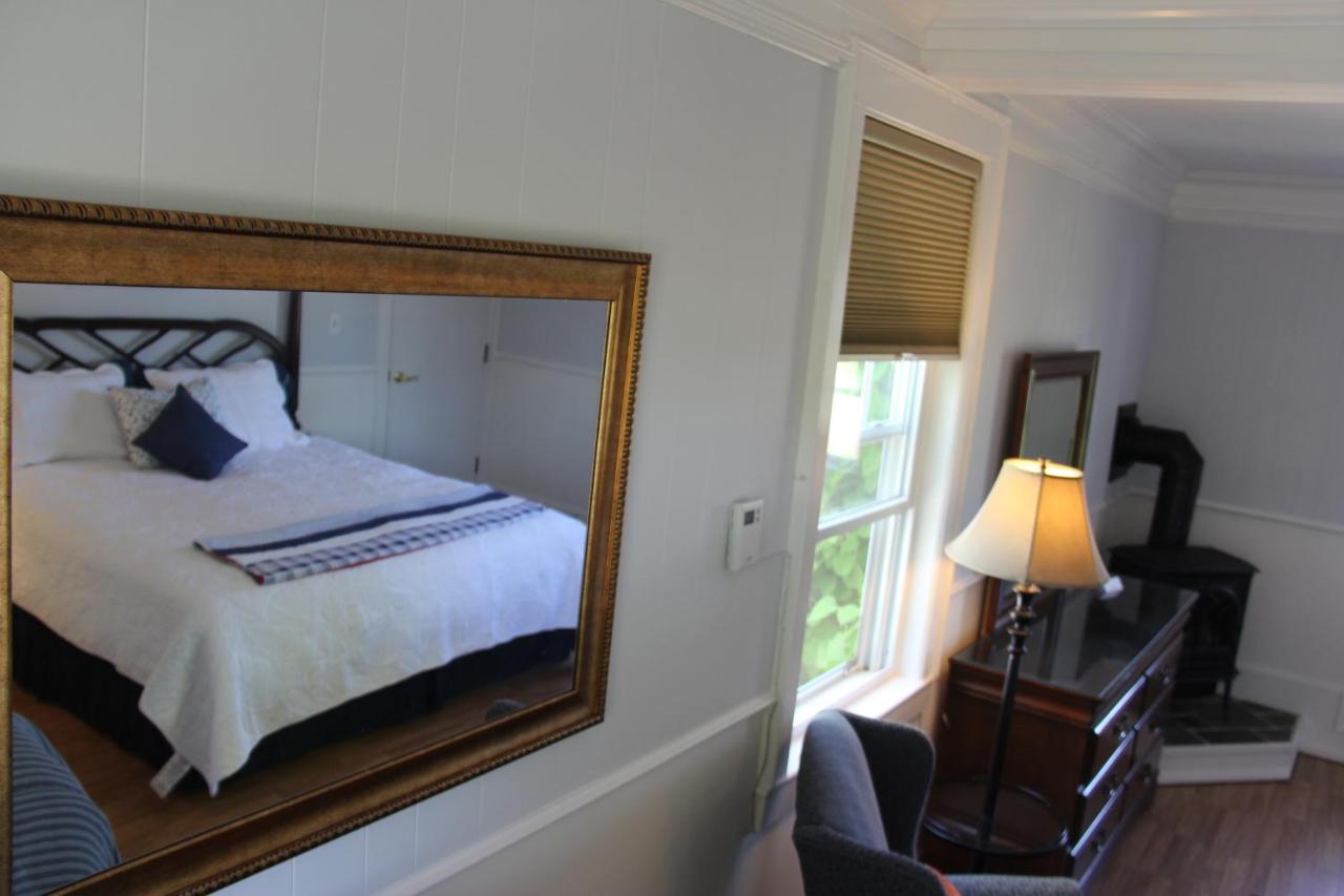 | Harbor House Inn