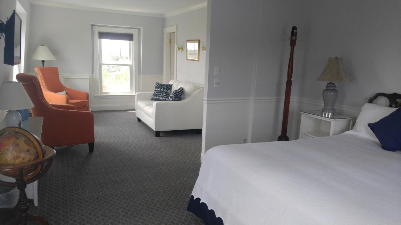 | Harbor House Inn