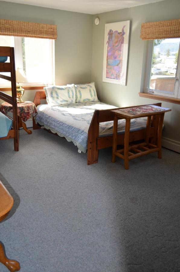| Bay Avenue Inn