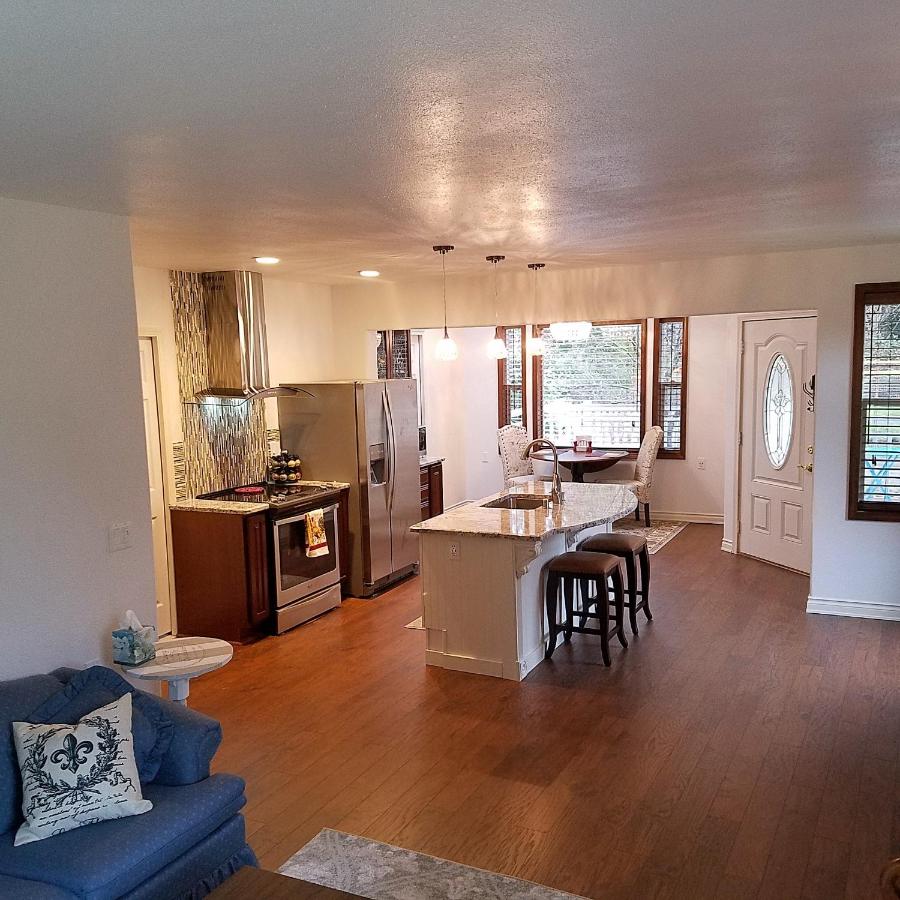 | Arbor Rouge Cottage
