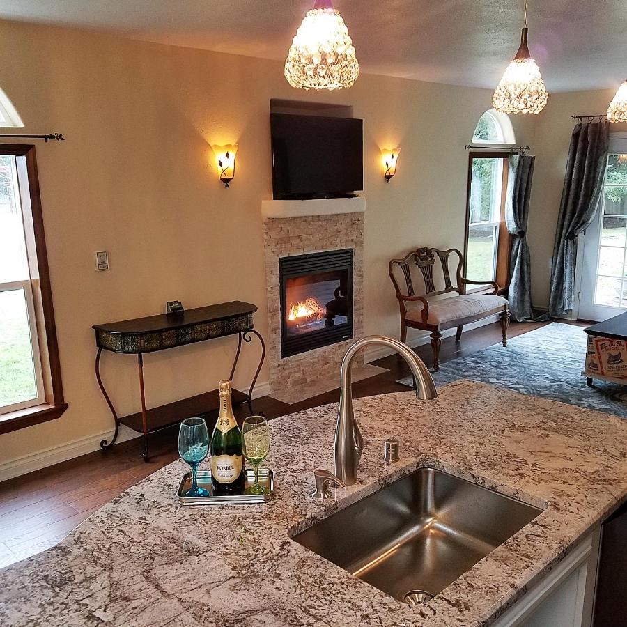 | Arbor Rouge Cottage