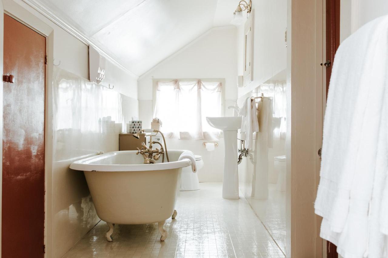 | Maison Mouton Bed & Breakfast