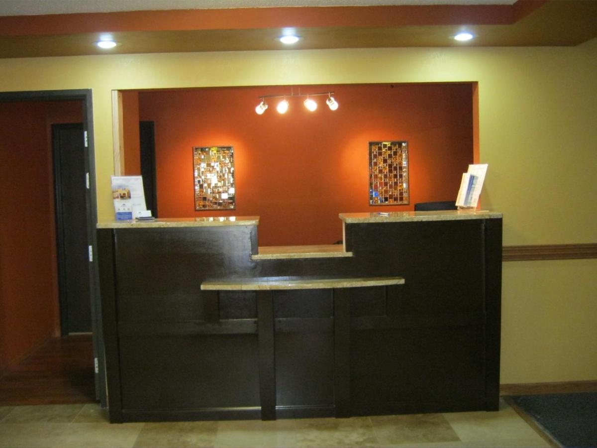 | Burnsville Inn & Suites